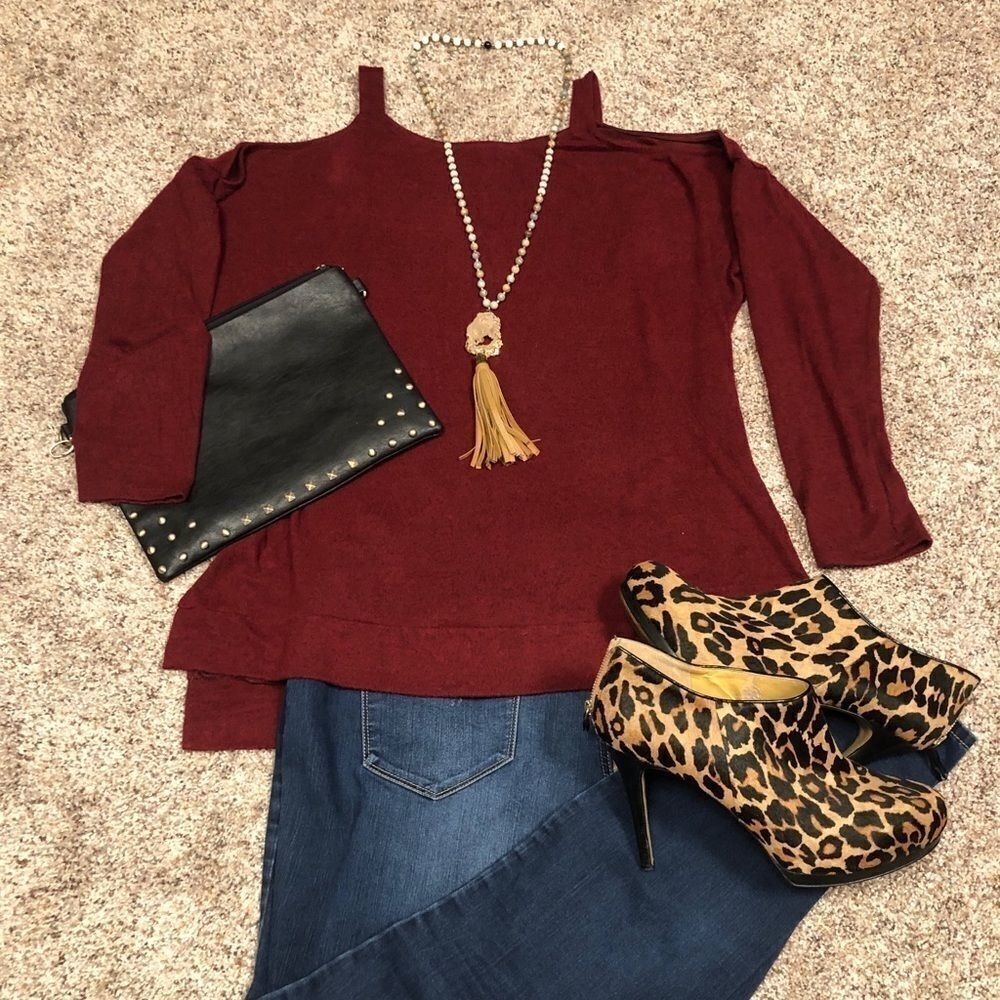 143 Story by Line Up Garnet cut shoulder sweater